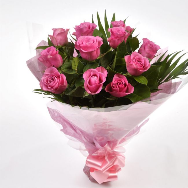 12 Luxury Roses Bouquet